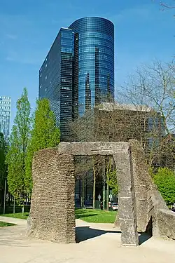 L'arche door Pierre Culot (1997)