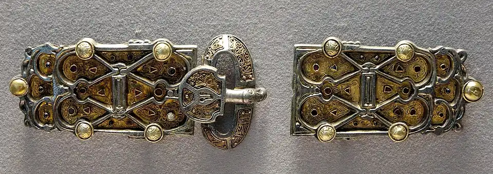 Delen van de gordel van Aregonda Louvre