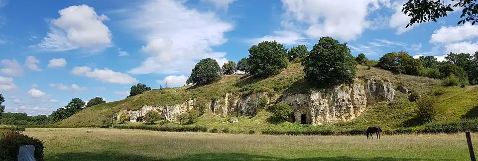 Strooberggroeve met erboven de Bemelerberg
