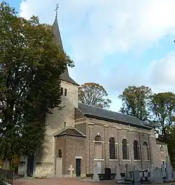 Zuidzijde met deel kerkhof