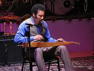 Ben Harper bespeelt een Weissenborn