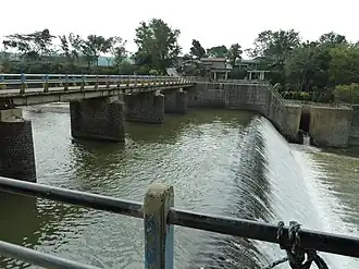 Nambo Randudongkal Dam in de rivier Comal in het regentschap Pemalang.