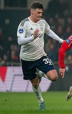Tahirović in 2024 spelend voor Ajax