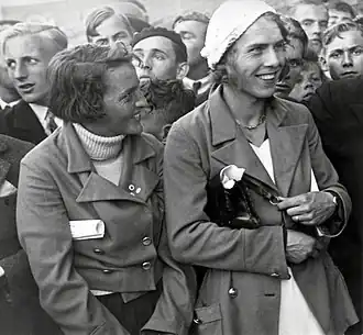 Bep du Mée (links) en Tollien Schuurman (1933)