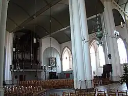 Interieur van het schip van de kerk met het Ibach-orgel