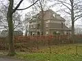 Voorm. Gemeentehuis (villa) + schuurtje