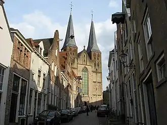 Deventer: de Bergkerk vanuit de Bergstraat