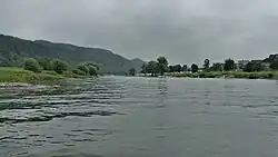 Bergrug van de Heinsener Klippen van de Wezer af gezien