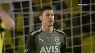 Özer in 2022 als speler van Fenerbahçe