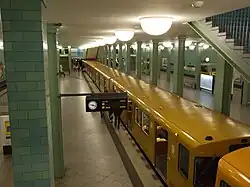 U5 gebruikt de middelste sporen in Alexanderplatz