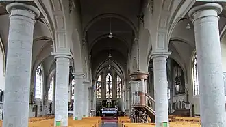 Het interieur van de Sint-Martinuskerk met het orgel rechts achteraan