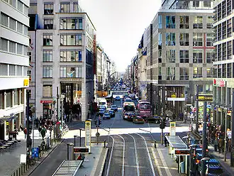Friedrichstraße gezien in zuidelijke richting vanaf het station