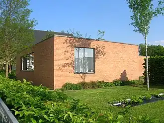 Mies van der Rohe Haus in de zomer van 2006
