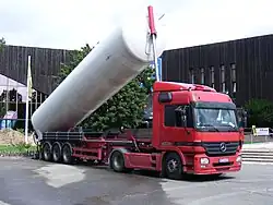 Figuur IX: Drieassige monocoque kipperoplegger uitevoerd als silokipper