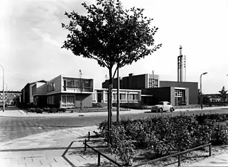 Parochiegebouw, sacrestie en zijingang Bernarduskerk in 1964