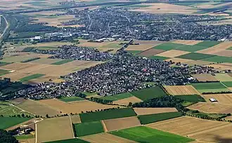 Luchtfoto (2012). Op de voorgrond Berrendorf-Wüllenrath. Links Giesendorf. Op de achtergrond Elsdorf zelf.