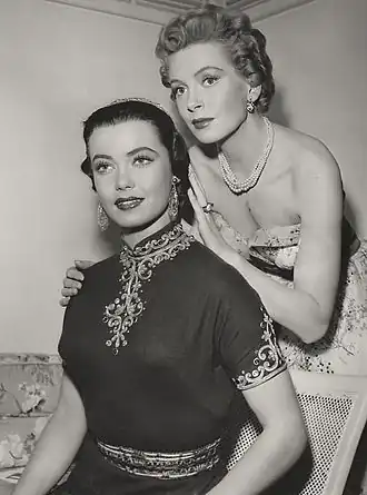 Betta St. John en Deborah Kerr in Dream Wife