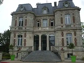 Gemeentehuis in het kasteel Lefebvre-Carlier