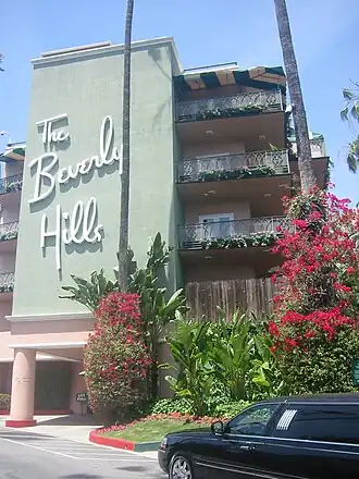 De zuidoostelijke hoek van het hotel