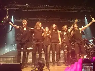 Beyond the Black tijdens een liveconcert (2017)