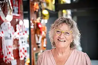 Josette Cornelis tijdens haar bezoek aan KOERS. Museum van de Wielersport in Roeselare
