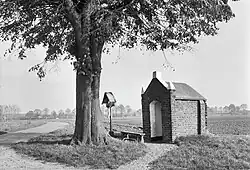 Zeer oude bidkapel, typerend voor de streek en uit dat oogpunt van belang van historische waarde