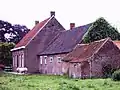 Hoeve bestaande uit losstaande gebouwen