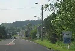 Bièvre-centrum, begin van de bebouwde kom