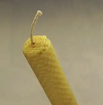 Kaars van een opgerolde plaat kunstraat