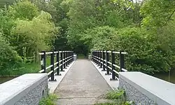 Voetgangersbrug en natuur, mei 2017