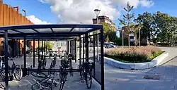 Het stationsplein aan de zuidkant.