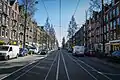 De straat in 2012, met op de achtergrond tramlijn 12