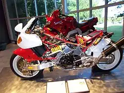 Gedurende bijna zijn hele bestaan heeft Bimota modellen met naafbesturing in het programma gehad, aangeduid met de naam "Tesi", zoals deze Tesi 1D