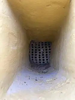 Binnenkant overloopspuwer regenbak landhuis Rooi Catootje