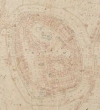 De binnenstad van Enschede op een kadastrale kaart van begin 19e eeuw. De Veldpoort (linksboven) en Eschpoort (rechtsonder) zijn nog duidelijk herkenbaar.
