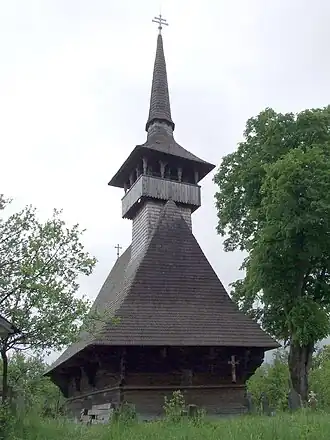Houten kerk in Rieni
