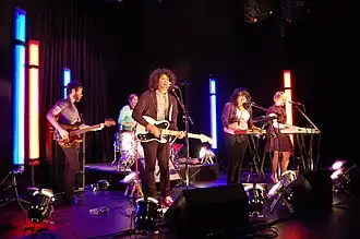 Black Kids in de studio's van MTV in Groot-Brittannië