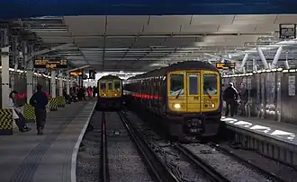 Treinen in het spoorwegstation