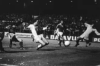 Blanker in het strafschopgebied (24-10-1979, Ajax-Omonia Nicosia (Cyprus) 10-0, heenwedstrijd 2de ronde Europa Cup I-toernooi voor landskampioenen)