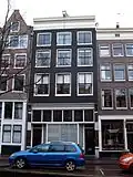 Huis met gevel onder rechte lijst