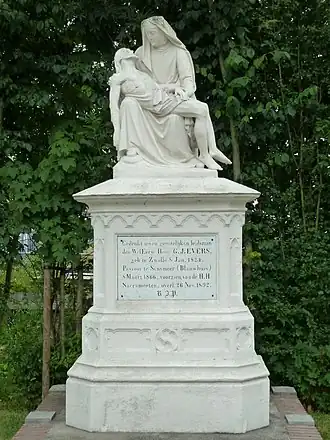 Sint-Vituskerk, begraafplaats: grafmonument van pastoor G.J. Evers