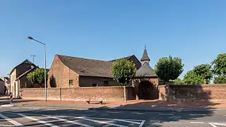 Monumentale boerderij met kapelletje aan de Kolpingstraße te Blerichen