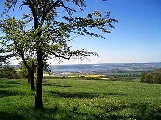 Blik op Berga en stuwmeer Kelbra