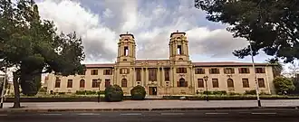 De ingang van het Stadhuis van Bloemfontein aan de President Brandstraat
