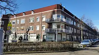 Rechts Van Gentstraat 25-61, links Gibraltarstraat (maart 2019)