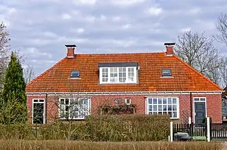 Het sterk verbouwde voormalige armenhuis ('t Blokhoes)