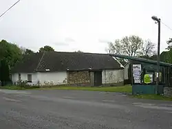 Bushalte in het dorp (2009)