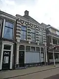 Winkelwoonhuis in neorenaissance-stijl met neoclassicistische elementen