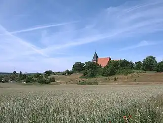 De kerk in de landschappelijke omgeving
