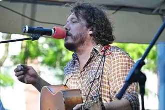 Bare tijdens een optreden in 2013